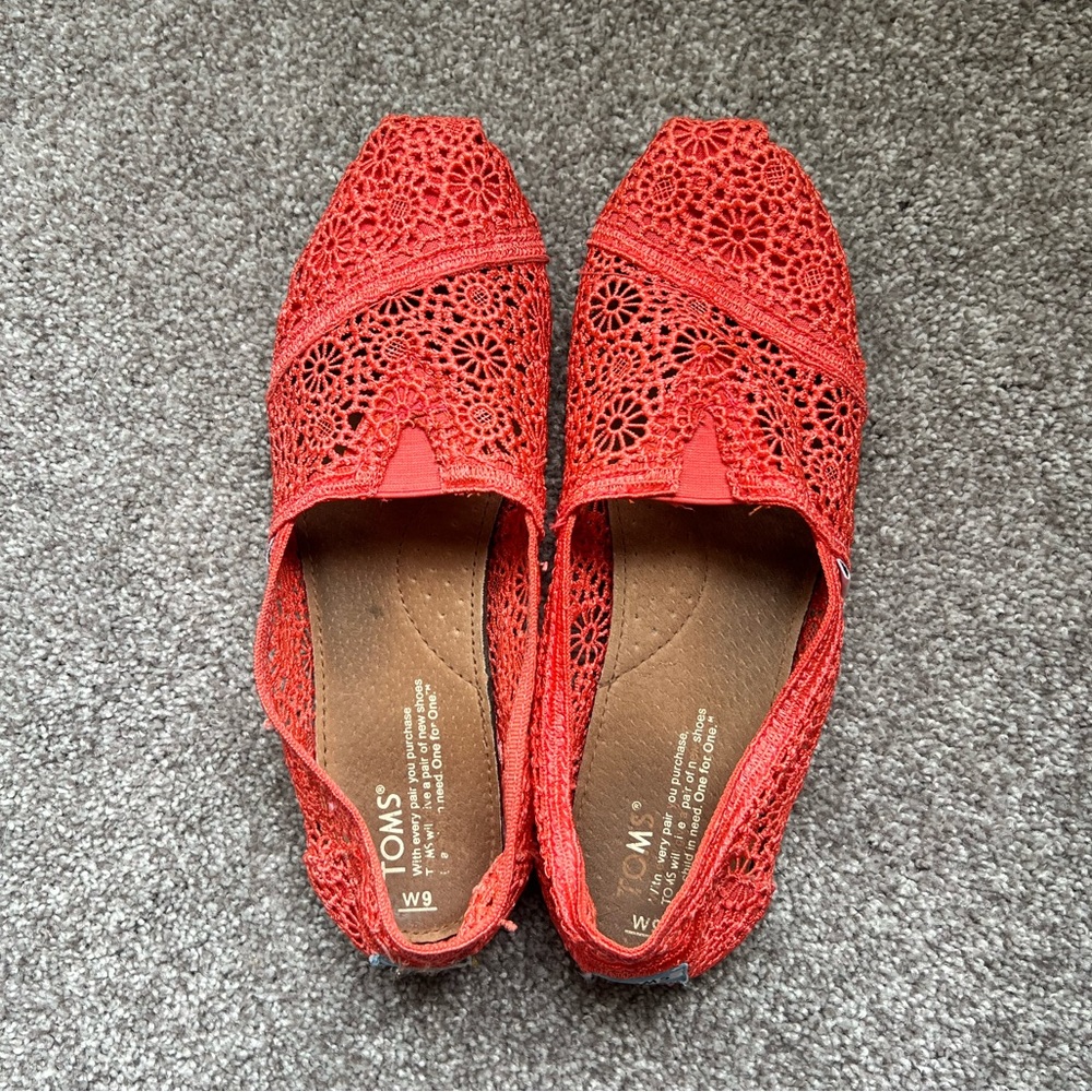 Coral Crochet Toms size 9